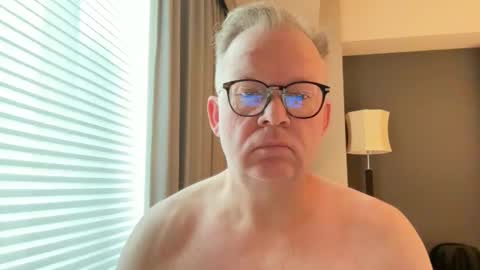 Snapshot of hommelpong chatting on 12/14/25, 01:33 Daffy online show from 12/14/25, 01:33