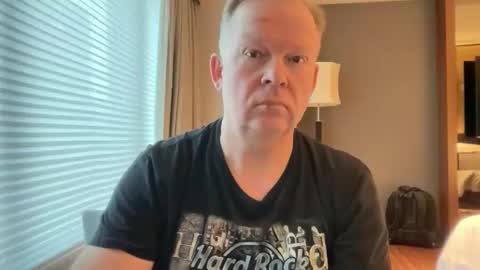 Snapshot of hommelpong chatting on 12/18/25, 07:25 Daffy online show from 12/18/25, 07:25