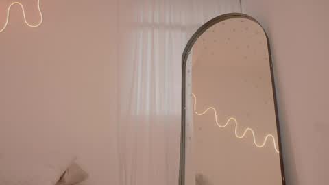 Snapshot of honeeeey_ chatting on 04/20/26, 11:06 honeeeey_ online show from 04/20/26, 11:06