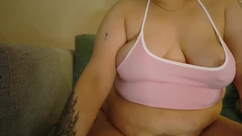 Snapshot of honeeyyy_pot chatting on 04/22/26, 01:52 Honey online show from 04/22/26, 01:52