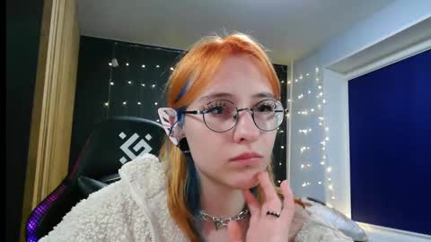 Snapshot of honelin chatting on 12/25/24, 02:14 Honelints boyblonde hair AsterMIntfemboybrown hair online show from 12/25/24, 02:14
