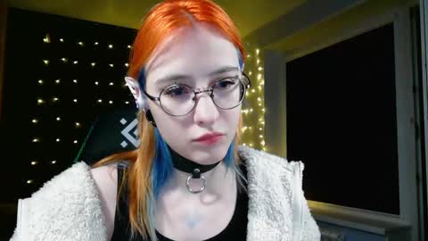Snapshot of honelin chatting on 12/27/24, 09:00 Honelints boyblonde hair AsterMIntfemboybrown hair online show from 12/27/24, 09:00