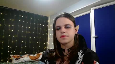 Snapshot of honelin chatting on 01/08/25, 06:09 Honelints boyblonde hair AsterMIntfemboybrown hair online show from 01/08/25, 06:09