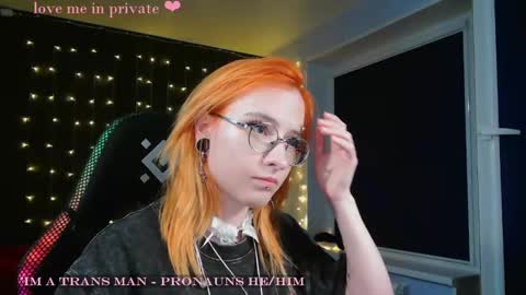 Snapshot of honelin chatting on 01/20/25, 10:15 Honelints boyblonde hair AsterMIntfemboybrown hair online show from 01/20/25, 10:15