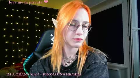Snapshot of honelin chatting on 01/22/25, 05:38 Honelints boyblonde hair AsterMIntfemboybrown hair online show from 01/22/25, 05:38