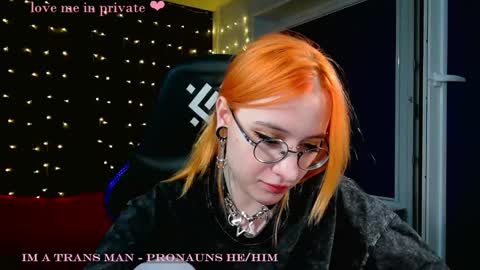 Snapshot of honelin chatting on 01/22/25, 08:59 Honelints boyblonde hair AsterMIntfemboybrown hair online show from 01/22/25, 08:59