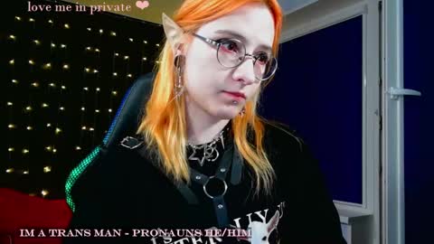 Snapshot of honelin chatting on 02/07/25, 07:27 Honelints boyblonde hair AsterMIntfemboybrown hair online show from 02/07/25, 07:27