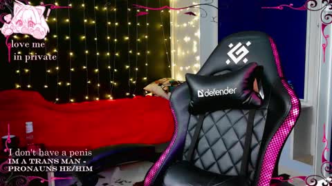 Snapshot of honelin chatting on 03/03/25, 04:35 Honelints boyblonde hair AsterMIntfemboybrown hair online show from 03/03/25, 04:35