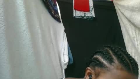 Snapshot of honeria98 chatting on 02/20/26, 05:48 honeria98 online show from 02/20/26, 05:48