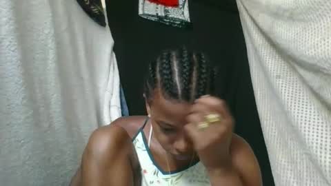 Snapshot of honeria98 chatting on 02/20/26, 06:37 honeria98 online show from 02/20/26, 06:37