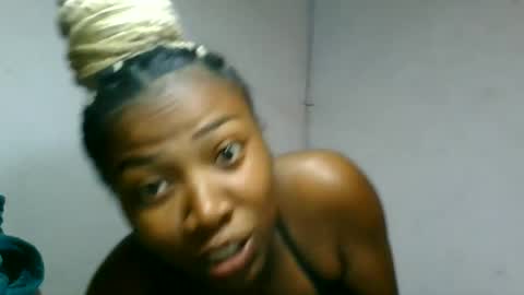 Snapshot of honeria98 chatting on 06/15/26, 07:16 honeria98 online show from 06/15/26, 07:16