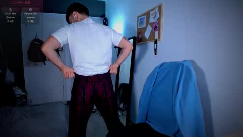 Snapshot of honestandrew chatting on 01/11/26, 07:35 Andrew online show from 01/11/26, 07:35