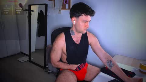 Snapshot of honestandrew chatting on 02/04/26, 09:04 Andrew online show from 02/04/26, 09:04