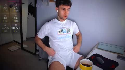 Snapshot of honestandrew chatting on 02/07/26, 11:36 Andrew online show from 02/07/26, 11:36