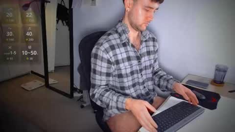 Snapshot of honestandrew chatting on 02/08/26, 06:50 Andrew online show from 02/08/26, 06:50