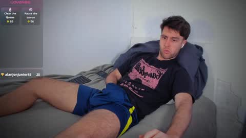 Snapshot of honestandrew chatting on 03/27/26, 07:25 Andrew online show from 03/27/26, 07:25