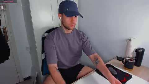 Snapshot of honestandrew chatting on 03/29/26, 06:52 Andrew online show from 03/29/26, 06:52