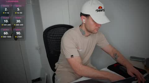 Snapshot of honestandrew chatting on 04/02/26, 03:59 Andrew online show from 04/02/26, 03:59