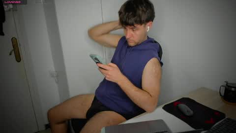 Snapshot of honestandrew chatting on 04/07/26, 08:09 Andrew online show from 04/07/26, 08:09