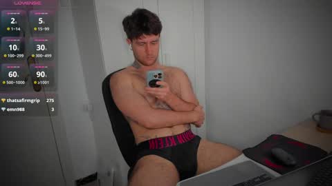 Snapshot of honestandrew chatting on 04/22/26, 07:11 Andrew online show from 04/22/26, 07:11