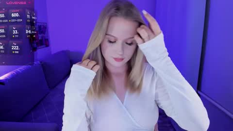 Snapshot of honey_blondee chatting on 11/20/25, 10:31 Tammy online show from 11/20/25, 10:31