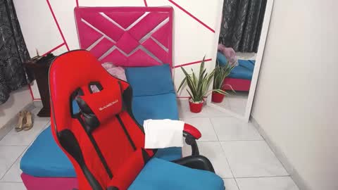 Snapshot of honey_channe chatting on 09/17/25, 01:51 honey_channe online show from 09/17/25, 01:51