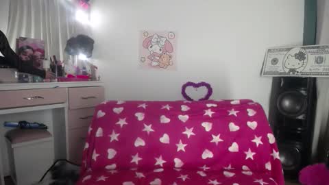 Snapshot of honey_dirty chatting on 05/13/26, 10:38 emyy online show from 05/13/26, 10:38