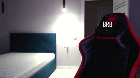 Snapshot of honey_furry chatting on 03/11/25, 04:40 Wolfy online show from 03/11/25, 04:40