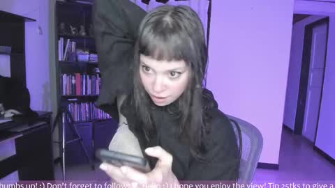 Snapshot of honey_hoe chatting on 10/21/25, 02:45 Lau online show from 10/21/25, 02:45