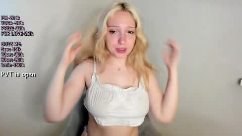 Snapshot of honey_honey_honey chatting on 04/04/26, 10:40 Honey and Misa online show from 04/04/26, 10:40