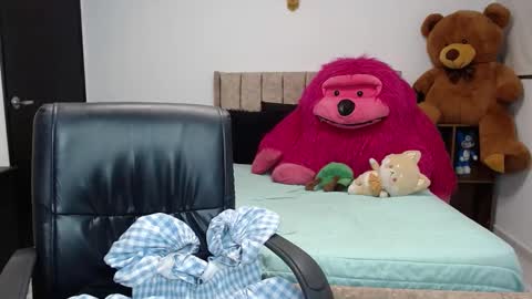 Snapshot of honey_hypnotic chatting on 01/02/25, 04:35 honey_hypnotic online show from 01/02/25, 04:35