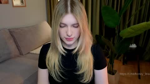 Snapshot of honey_kors chatting on 04/20/26, 03:48 Lina online show from 04/20/26, 03:48