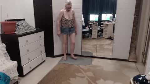 Honey Lady online show from 10/25/25, 08:55