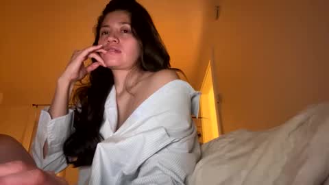 honey_laila online show from 02/18/25, 07:32