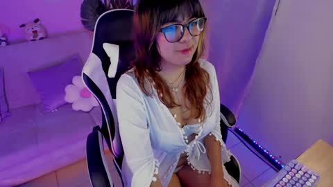 Snapshot of honey_m0on chatting on 06/03/26, 06:46 Milenka online show from 06/03/26, 06:46