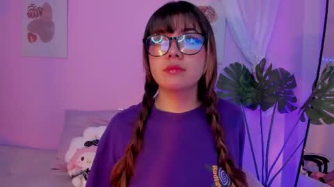 Snapshot of honey_m0on chatting on 06/25/26, 07:07 Milenka online show from 06/25/26, 07:07