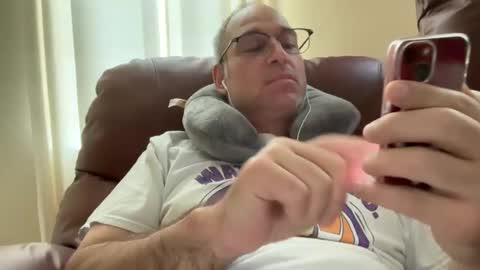 Snapshot of honey_man14 chatting on 10/19/25, 03:23 honey_man14 online show from 10/19/25, 03:23