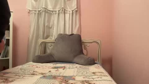 Snapshot of honey_man14 chatting on 11/19/25, 03:39 honey_man14 online show from 11/19/25, 03:39