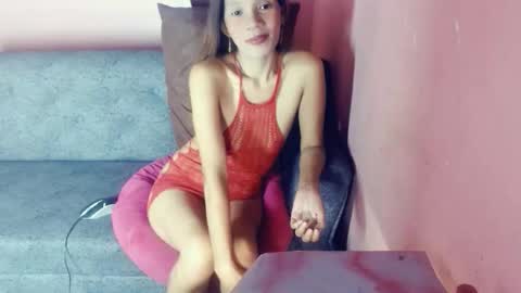 Snapshot of honey_mollyxx chatting on 10/13/25, 02:11 honey_mollyxx online show from 10/13/25, 02:11