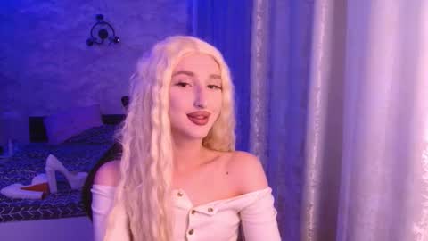 honey_sunset online show from 10/16/25, 03:57