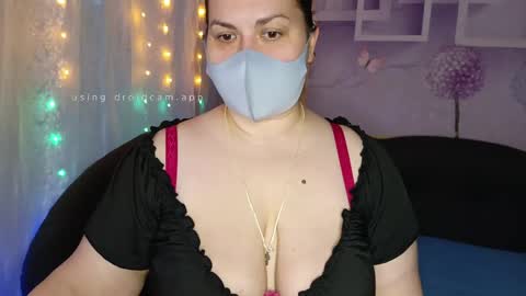 Snapshot of honey_sweet_couple chatting on 04/12/26, 04:56 Alexa and Oscar online show from 04/12/26, 04:56