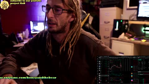 Snapshot of honeyand_thebear chatting on 12/12/24, 04:10 Honey and Bear online show from 12/12/24, 04:10