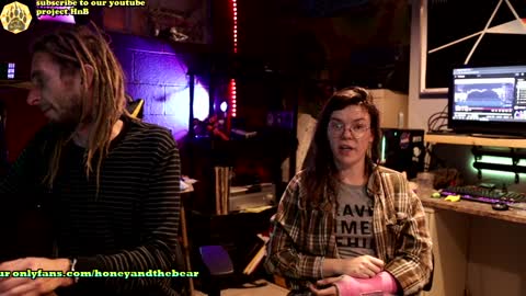 Snapshot of honeyand_thebear chatting on 12/14/24, 03:51 Honey and Bear online show from 12/14/24, 03:51