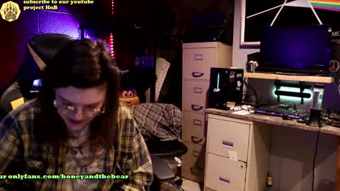 Snapshot of honeyand_thebear chatting on 12/20/24, 03:47 Honey and Bear online show from 12/20/24, 03:47