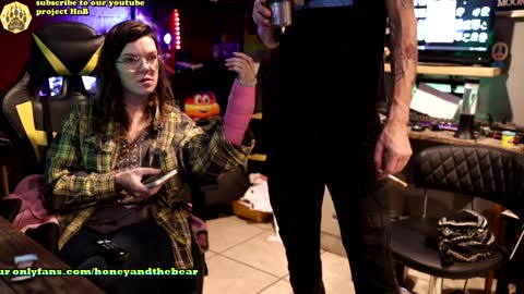 Snapshot of honeyand_thebear chatting on 12/22/24, 04:17 Honey and Bear online show from 12/22/24, 04:17