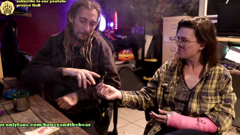 Snapshot of honeyand_thebear chatting on 12/23/24, 04:22 Honey and Bear online show from 12/23/24, 04:22