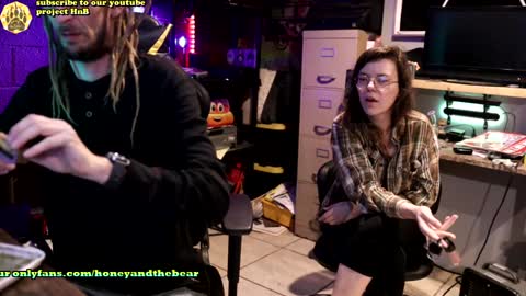 Snapshot of honeyand_thebear chatting on 12/27/24, 03:53 Honey and Bear online show from 12/27/24, 03:53