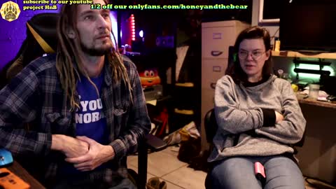 Snapshot of honeyand_thebear chatting on 01/06/25, 04:47 Honey and Bear online show from 01/06/25, 04:47