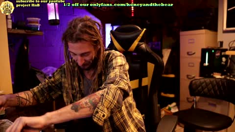 Snapshot of honeyand_thebear chatting on 01/10/25, 06:09 Honey and Bear online show from 01/10/25, 06:09