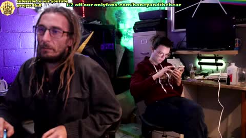 Snapshot of honeyand_thebear chatting on 01/15/25, 01:52 Honey and Bear online show from 01/15/25, 01:52